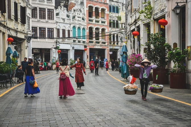 在这个阳光明媚的春季,在这个阳光灿烂的日子里