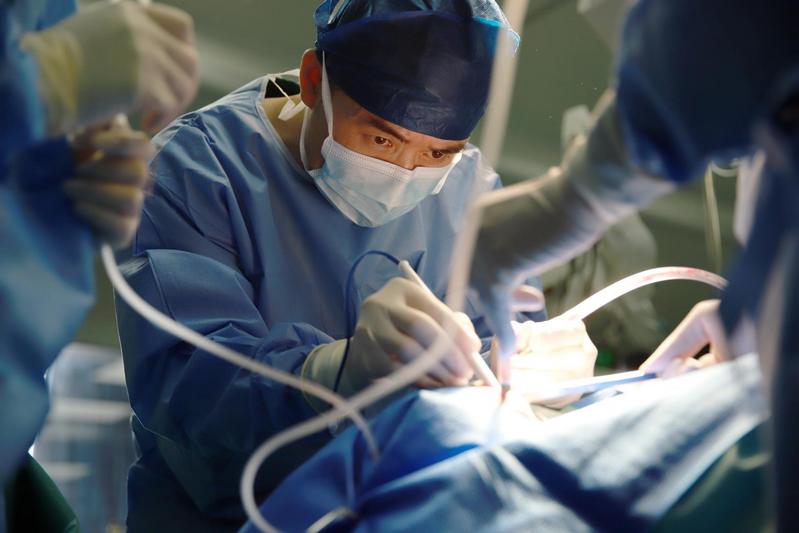 一场手术,一场紧急救治将孩子抢了回来