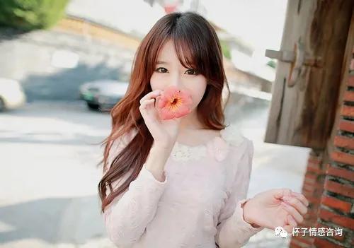 婚姻中发现三观不合该不该离婚,夫妻三观不合是常态要不要离婚呢