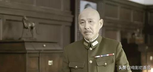 王劲松演蒋介石全身像,王劲松扮演蒋介石像吗