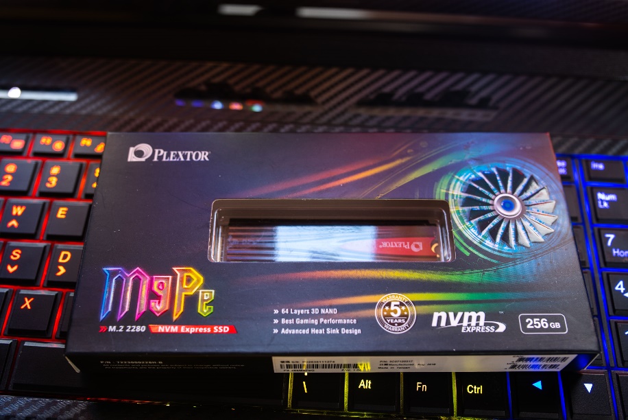 旗舰级PCIe3.0M.2哪家强：东芝RD500VS三星PM981