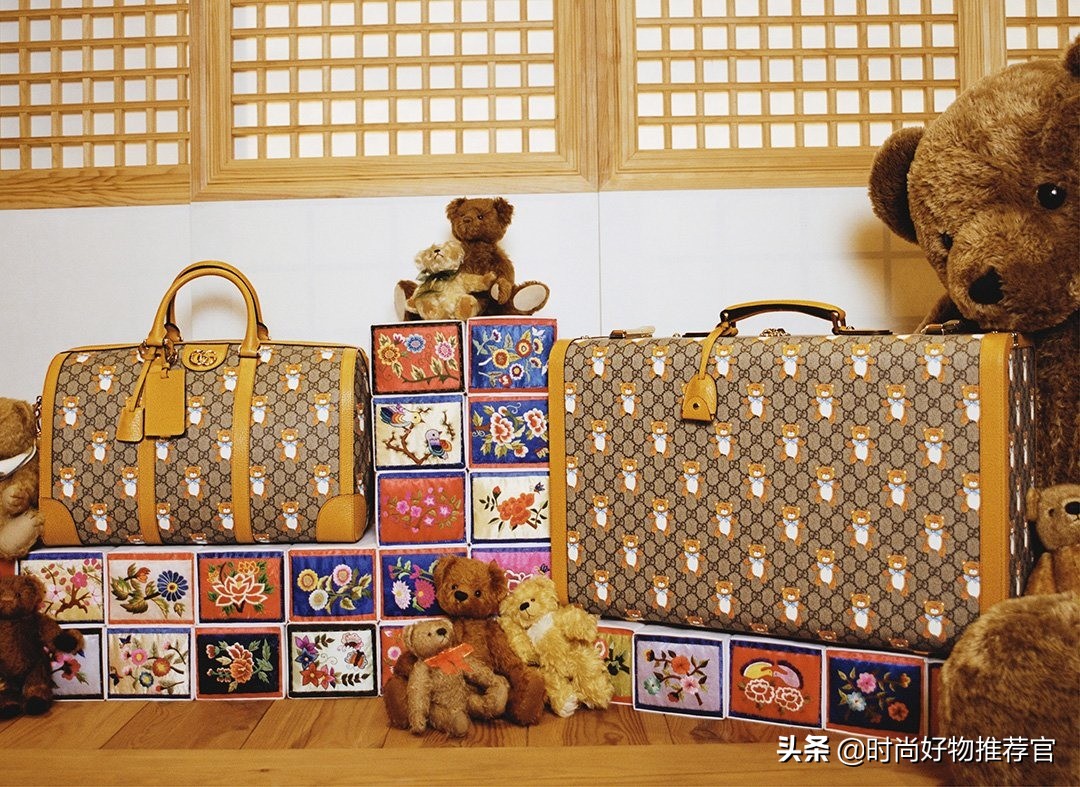 gucci泰迪熊印花连衣裙 (gucci粉色卫衣泰迪熊)