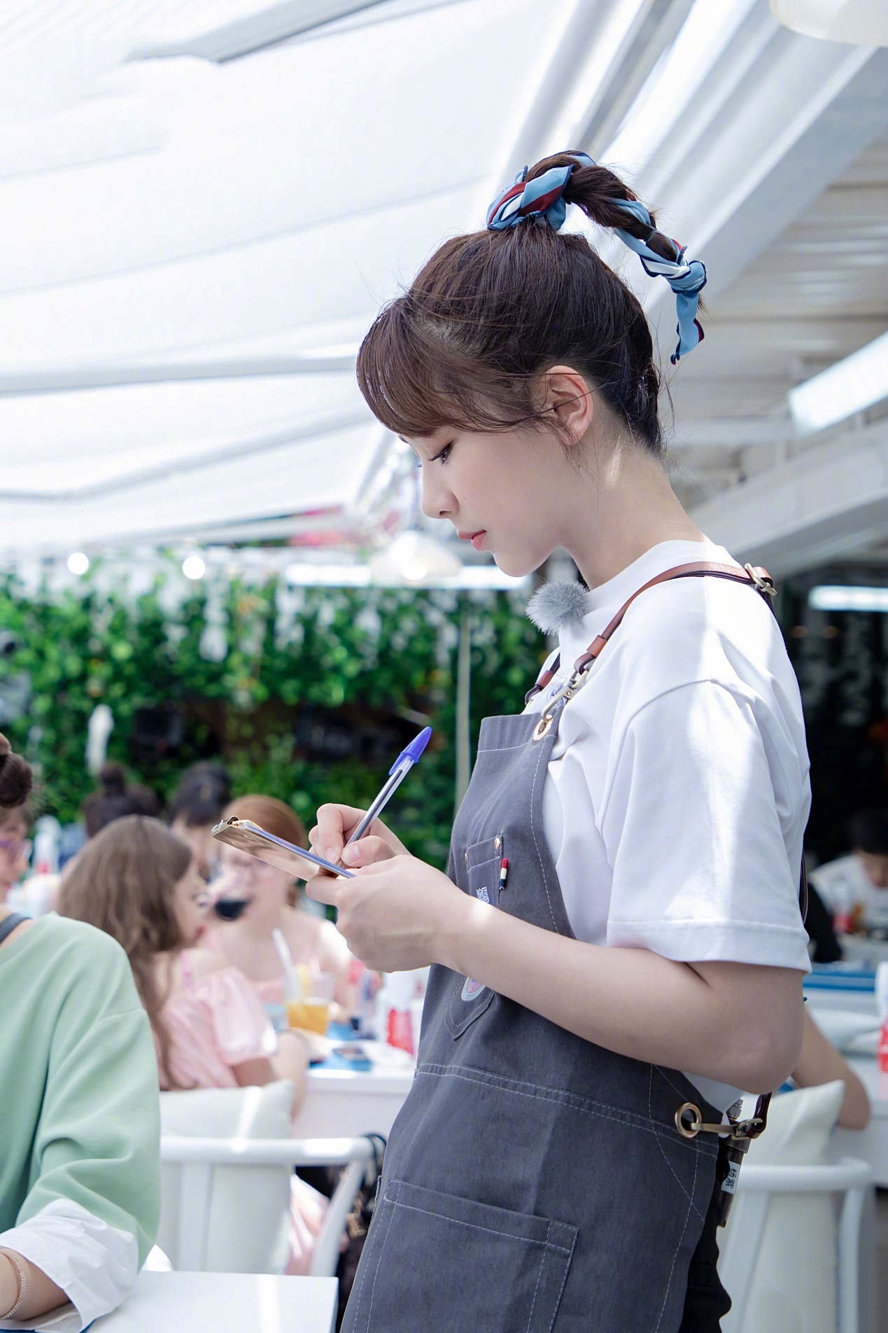 杨紫竹节,杨紫扎竹节编发活泼俏皮