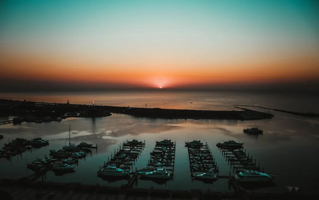 生活在海边的人皮肤特点,日照海边的魅力