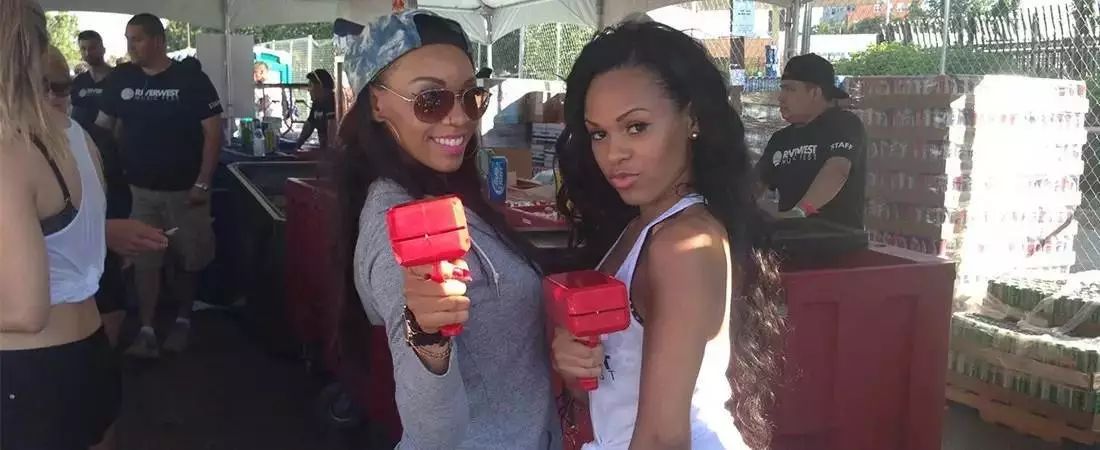 一块红砖打上LOGO卖出天价,顶级潮牌是这么打造的