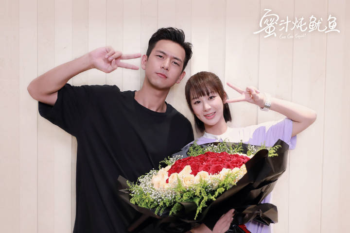 杨紫蜜汁炖鱿鱼路透,杨紫新剧定档湖南台又喜提爆款剧