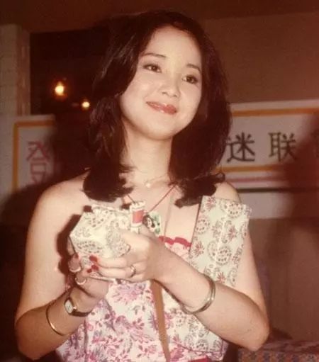 曾经乐坛的当红一姐,曾经是内地的歌坛一姐