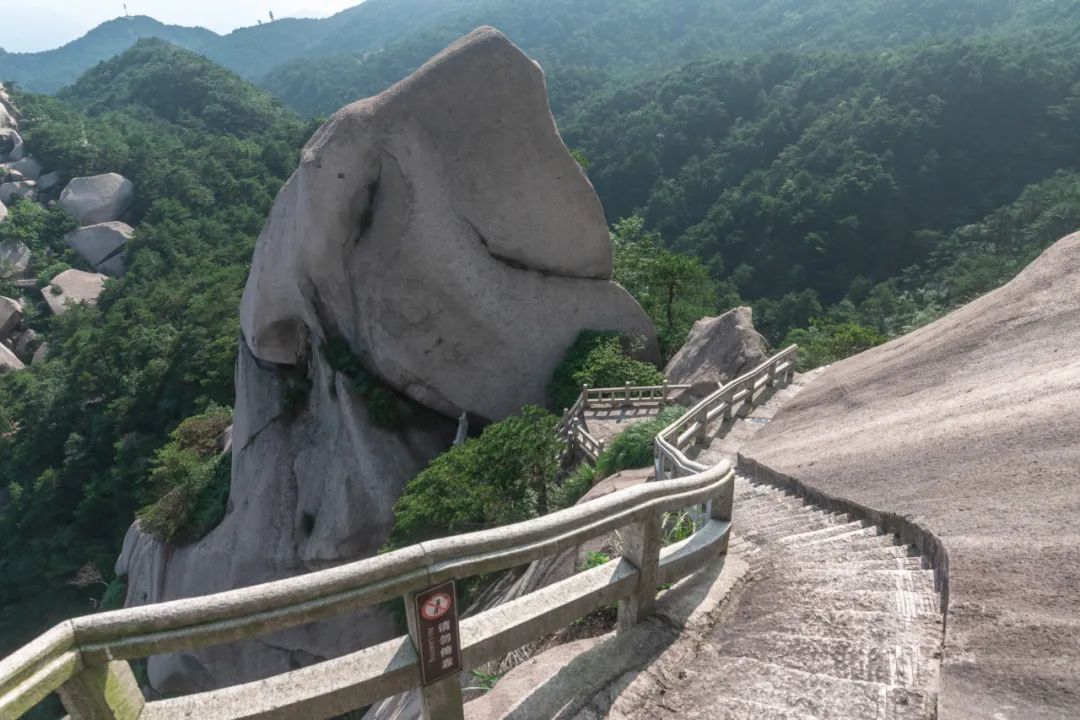 五岳中的南岳位于哪个省,九华山和天柱山哪座更值得游一游