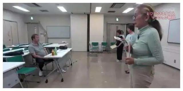 五十岁女人离家出走两年生活落魄,大龄单身女结伴养老