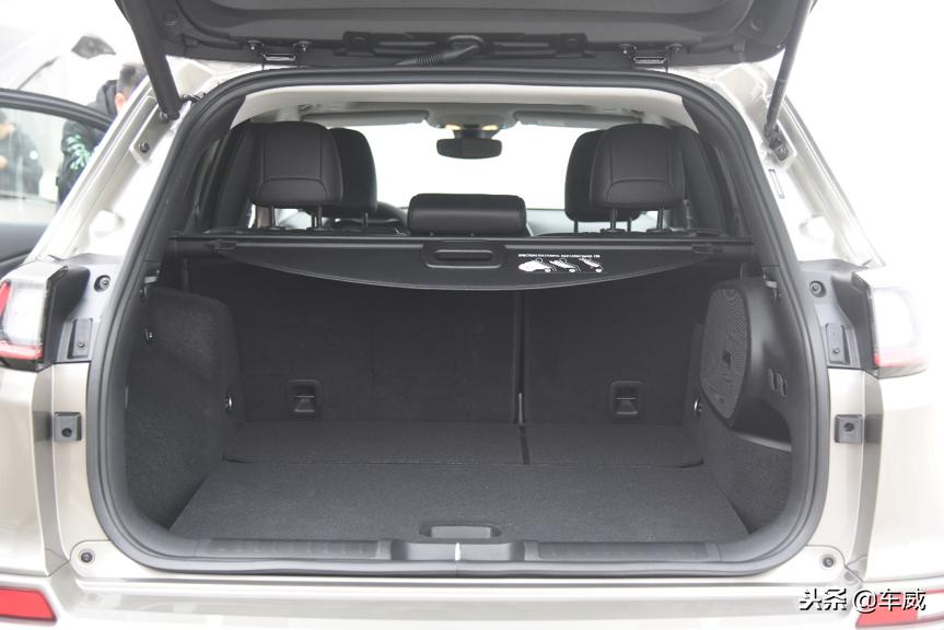 jeep自由光2.0l动力,全新的jeep自由光首要任务