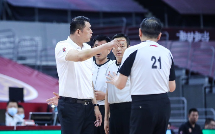 最新cba裁判员名单照片,cba联赛裁判员介绍闫军