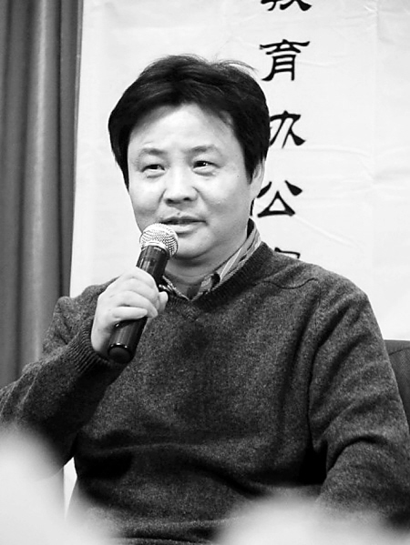 余华《许三观*血卖**记》：我们无法决定出身，但能决定怎样活着