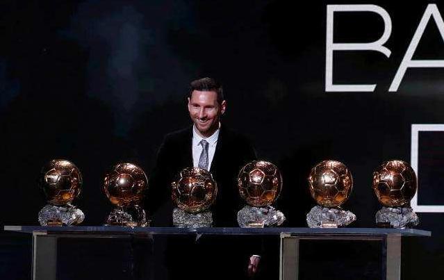 我心中的足球明星c罗,我心目中的英雄梅西