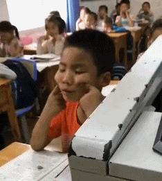 终于下班了搞笑gif图片,搞笑gif上班的时候打瞌睡尴尬了吧