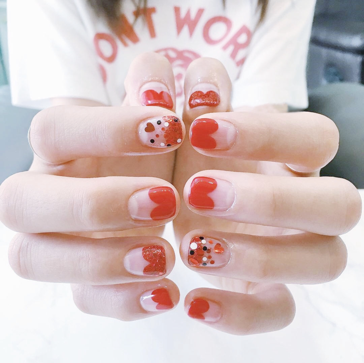 红色加亮片的美甲组合太美了！充满仙气的“红指甲”就是不一样！