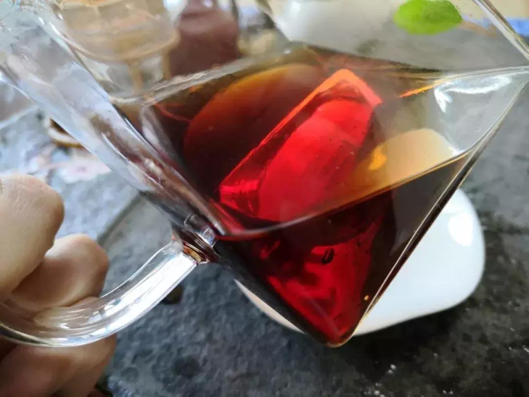 八八年易武野生茶生茶357克,中茶98年陈化六堡茶