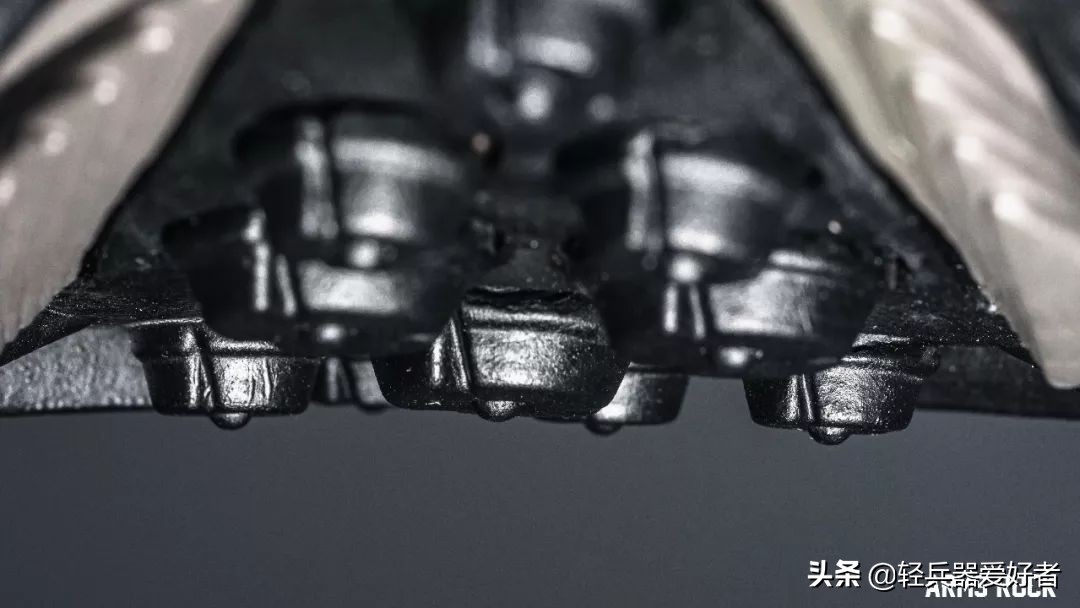 穿什么鞋更好的保护脚,军靴既能透气又能防水吗