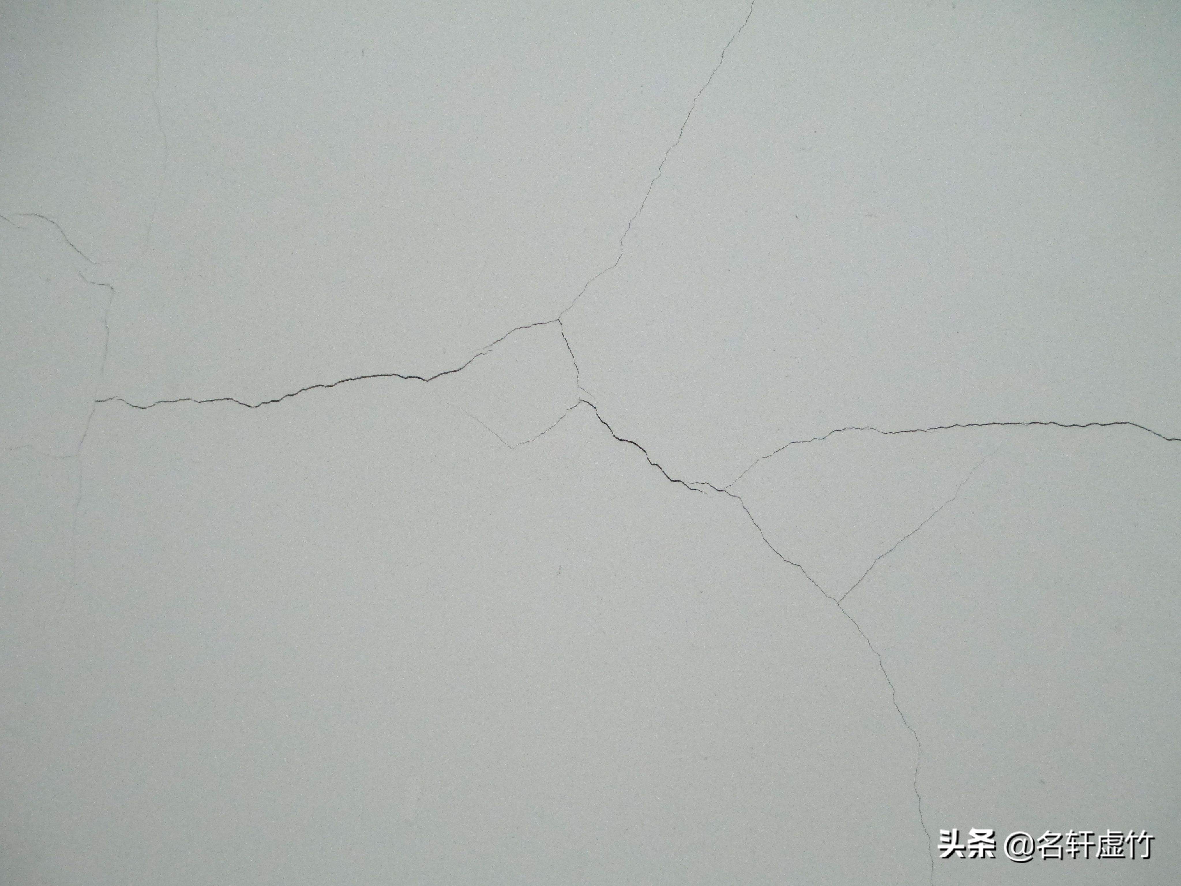 天花板发霉发潮掉墙皮该怎么处理,天花板发霉空鼓起皮什么原因