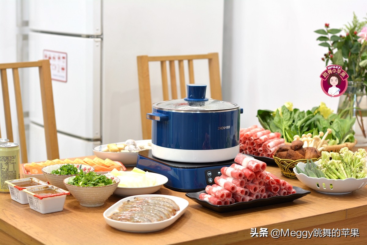 吃火锅人均一盘肉够不够,3个人吃老火锅540元贵不贵