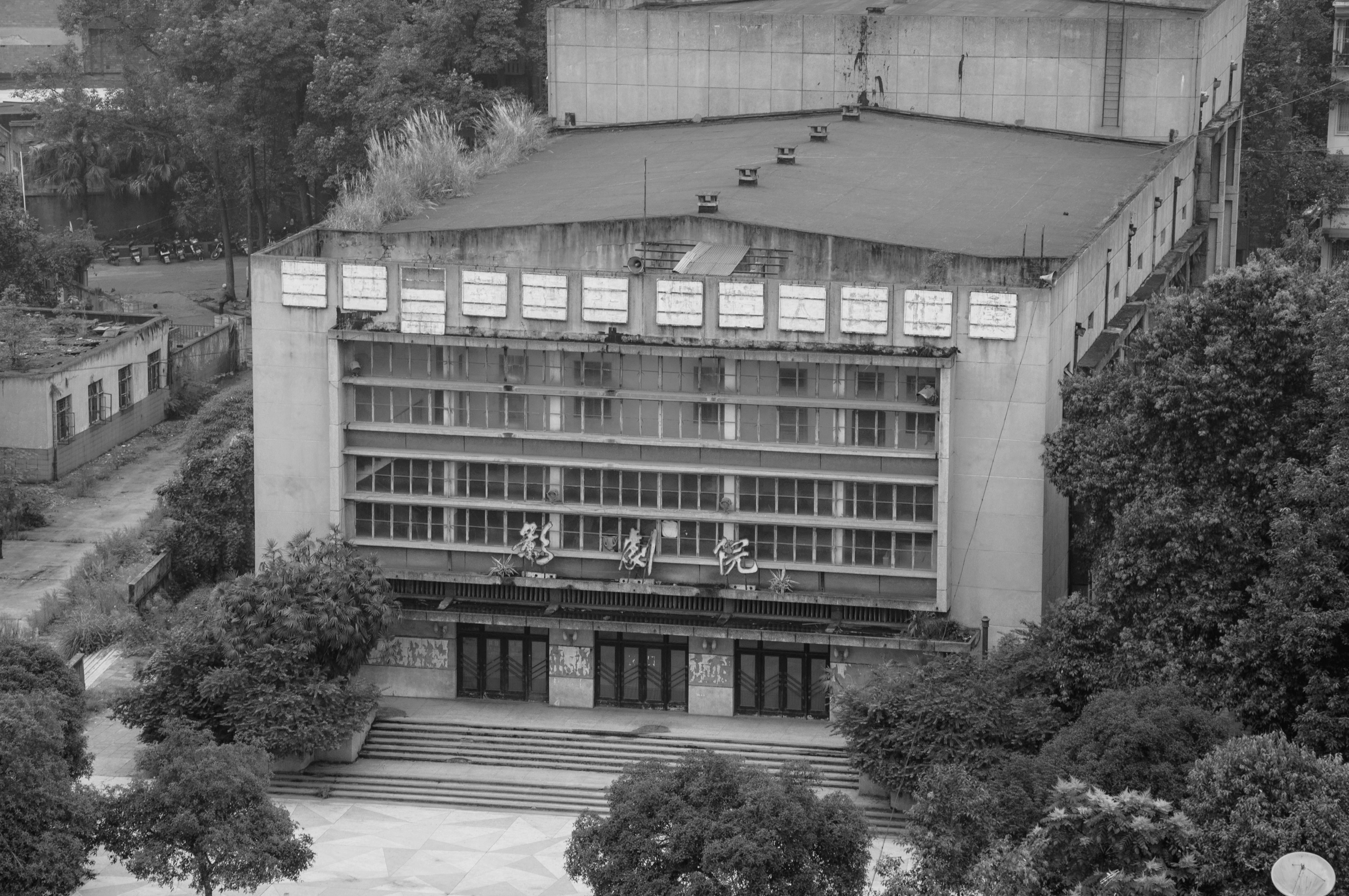 一座有光影又有历史的老厂――四川长征制药厂