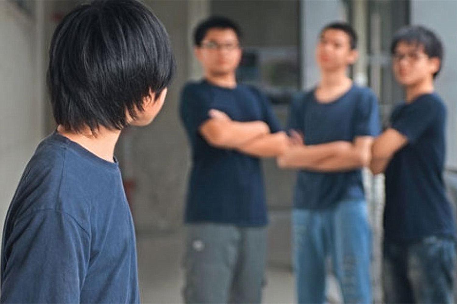 孩子被欺负妈妈教她还击,宝宝被欺负家长当时该怎么做