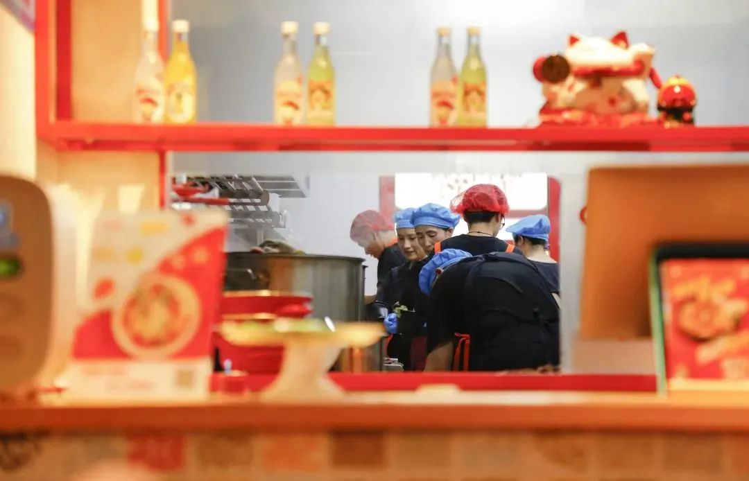 麻辣烫年入50亿,麻辣烫单店年收入300万