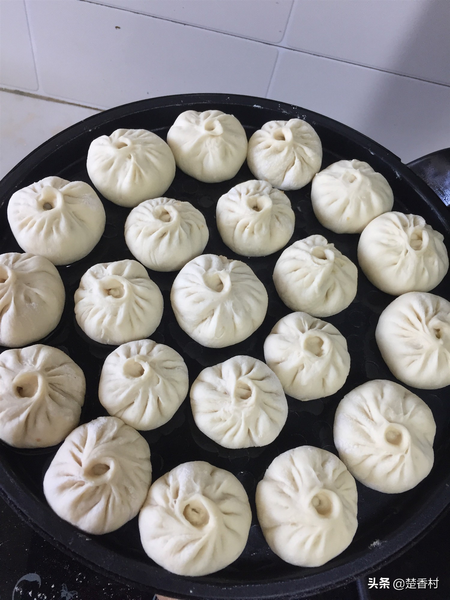 金黄焦香羊肉水煎包,焦香美味的水煎包就做好了