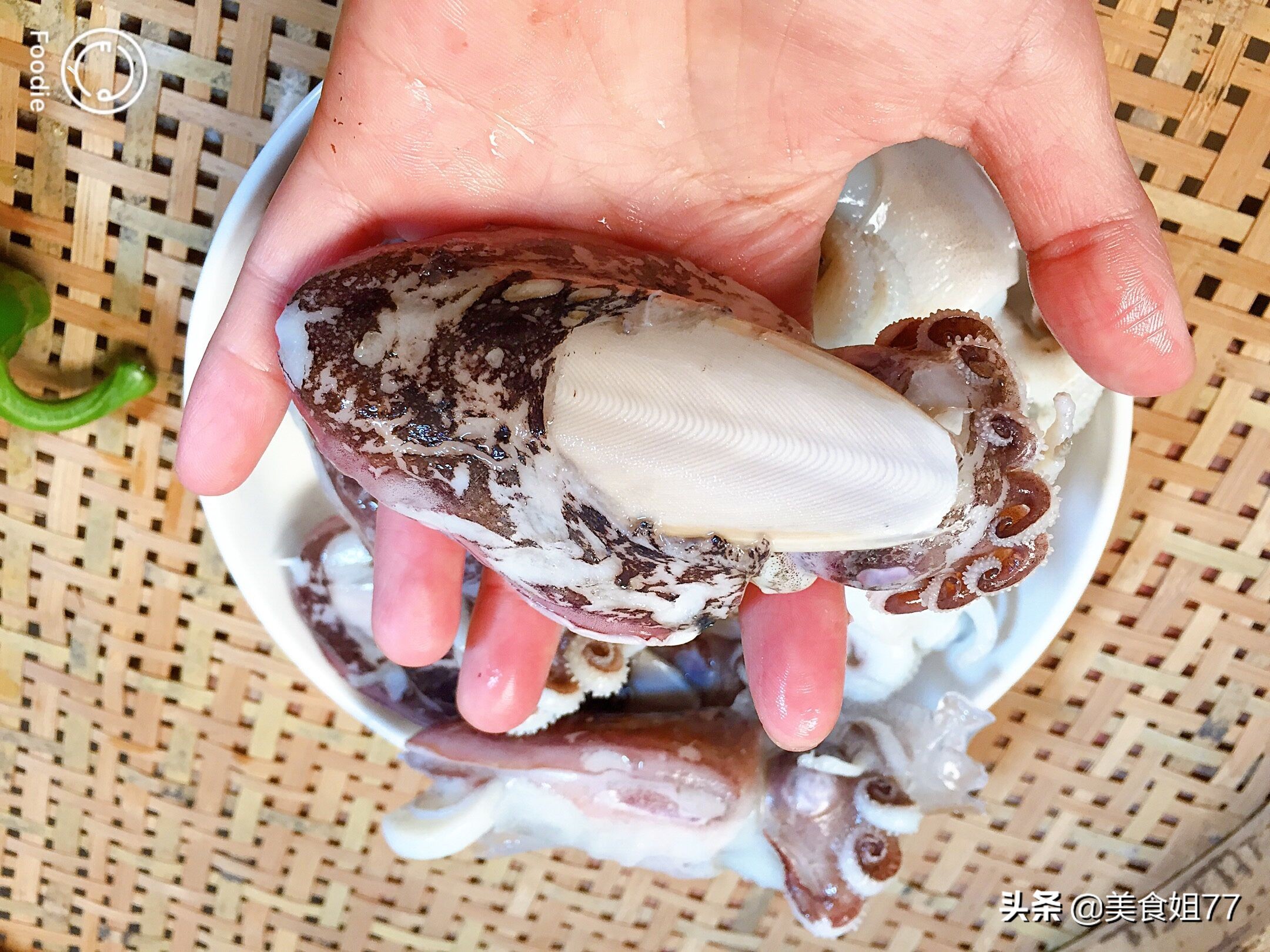 爆炒鱿鱼怎么能让鱿鱼更q弹,鱿鱼怎么炒出来又不腥特别好吃