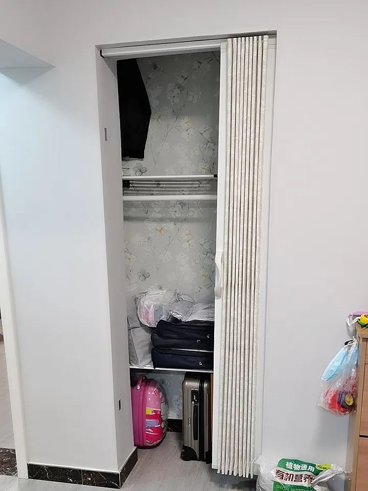 卫生间太小马桶放到哪里合适,卫生间折叠门两面推