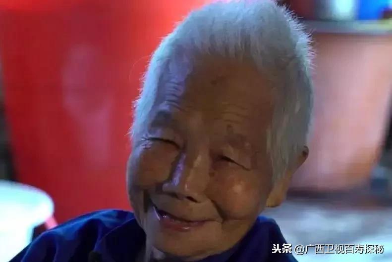 50岁阿姨自制抗衰老面膜,105岁奶奶特制面膜