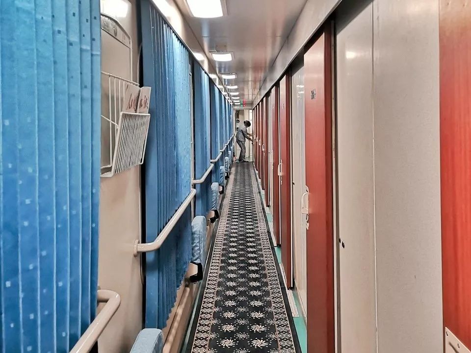 软卧为什么比硬座便宜,软卧比硬卧贵什么原因