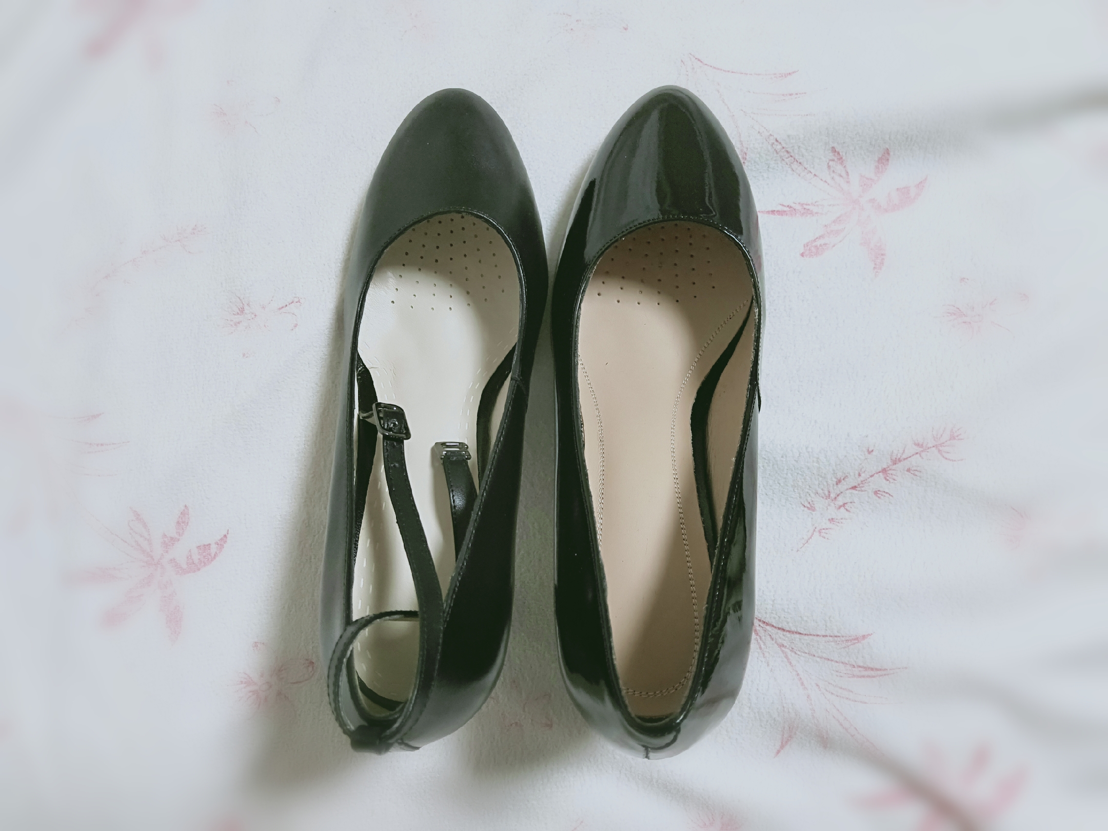 女军官常服绒皮鞋和毛皮鞋对比,女夏军官皮鞋怎么穿