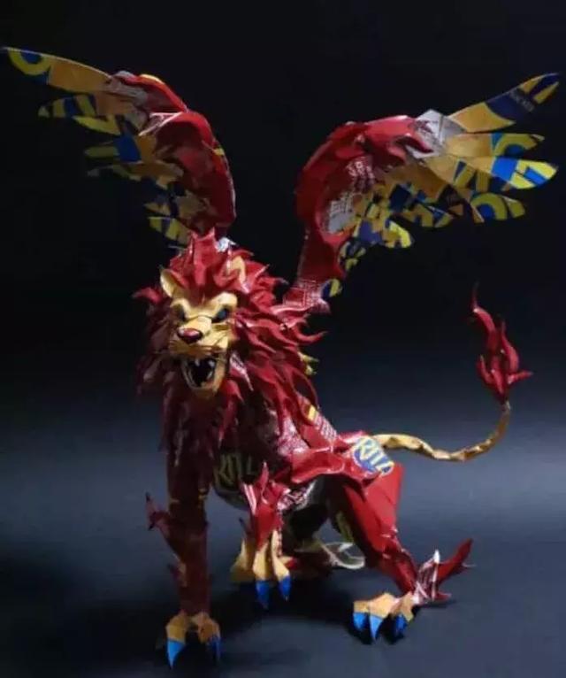 日本小哥自称“空箱职人”,靠着废纸盒办展览