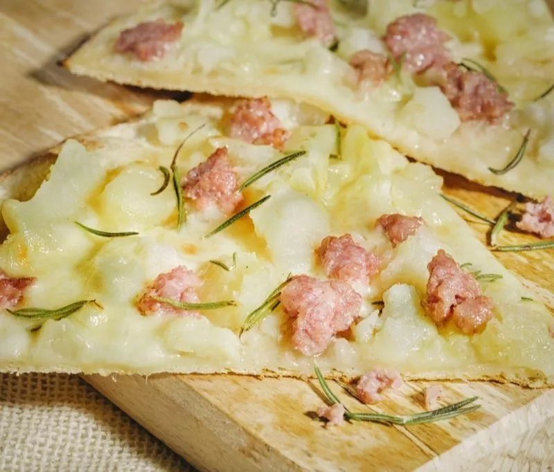 意大利披萨美食全攻略,经典美味的意大利披萨