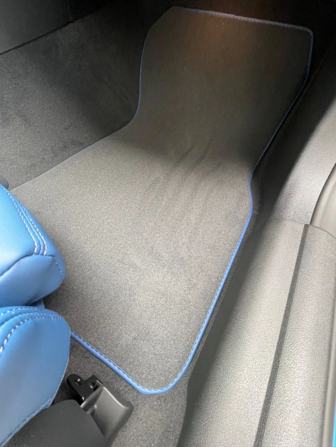 新一代宝马m4谍照曝光,驱车2000多公里回老家过程