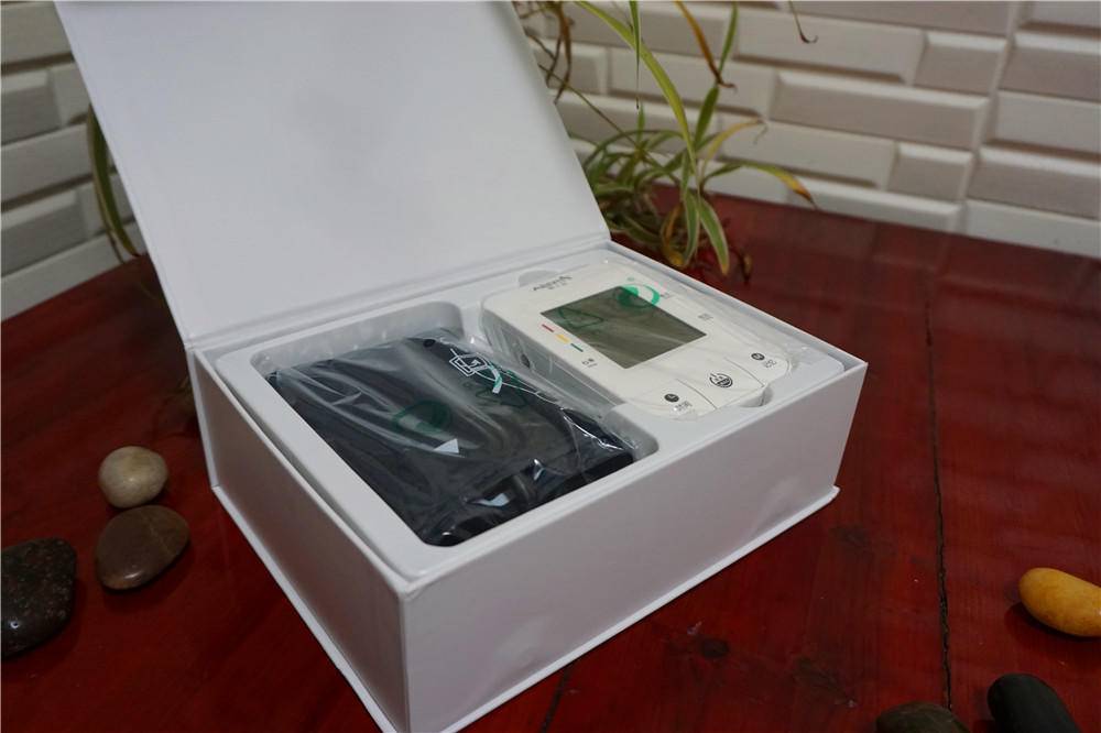 爱尔泰血氧饱和度仪,aicare电子臂式血压计