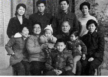 林彪手下第一虎将，40岁当上将，如今子女都是栋梁之材