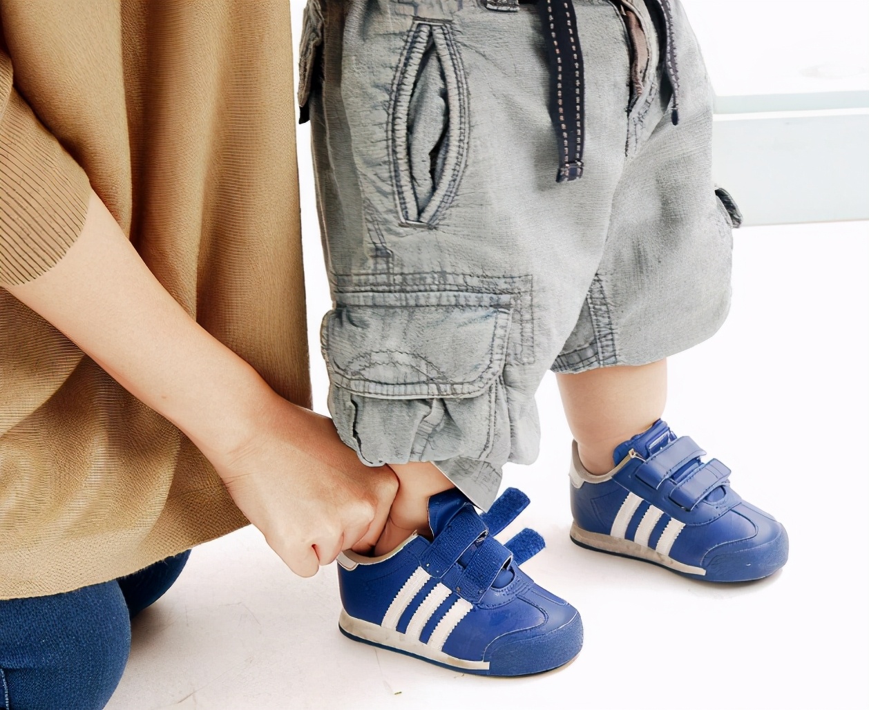 给孩子选鞋要不要大一码,帮宝宝选鞋子尺码