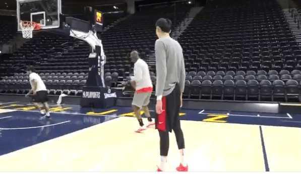 周琦大梦,周琦尴尬