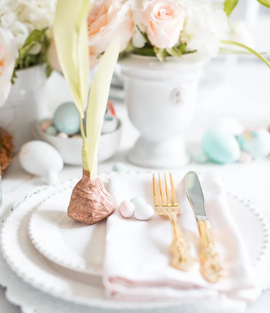 用手工纸做出来的花型装饰,软皱纹纸手工花