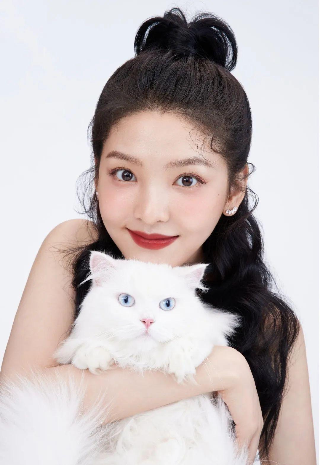 36岁圆脸扎什么发型减龄,胖圆脸适合的中长扎发教程