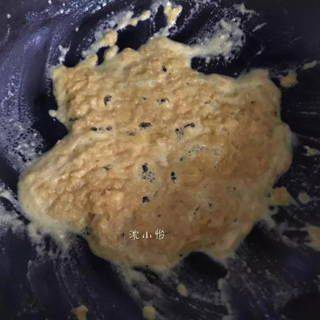 制作咸蛋黄的最好做法,咸蛋黄蒜蓉泥