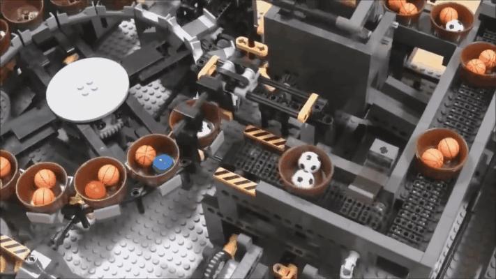 猫拉完屎还满屋疯跑？铲屎官：想当场自杀