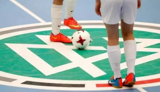 三五好友一起运动一起流汗,五人制足球比赛时间规则表最新版