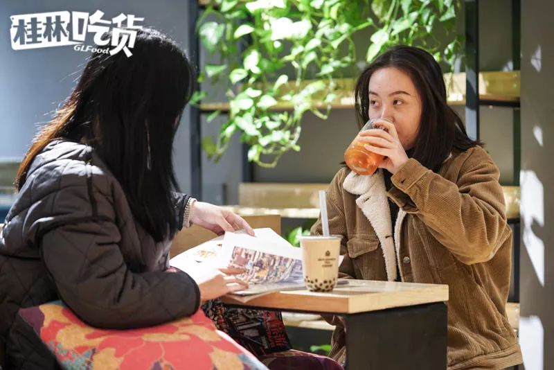 火遍全国的明星茶饮本宫的茶开到桂林了！凭口袋茶掀起了排队潮流