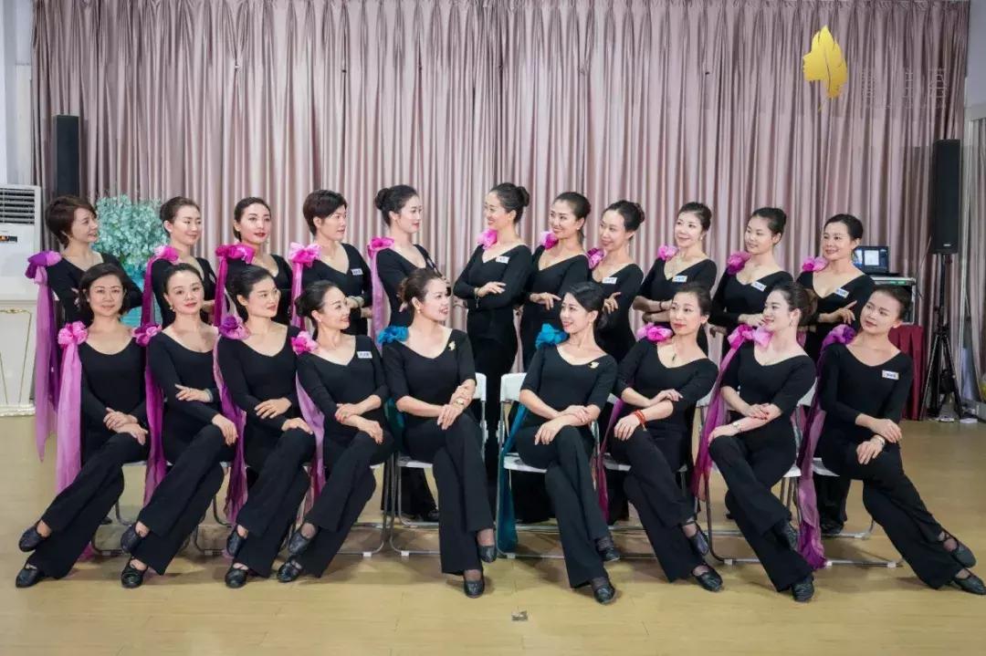 女性气质礼仪培训班,优雅仪态培训报名