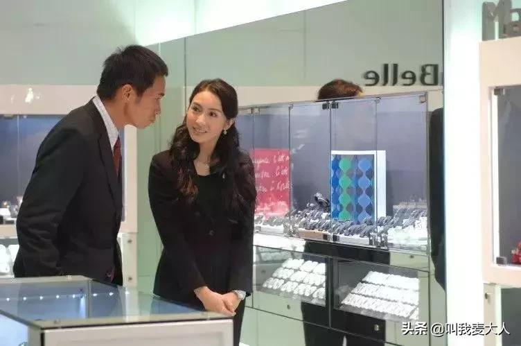 百亿富豪甘比,甘比李嘉欣哪个有钱