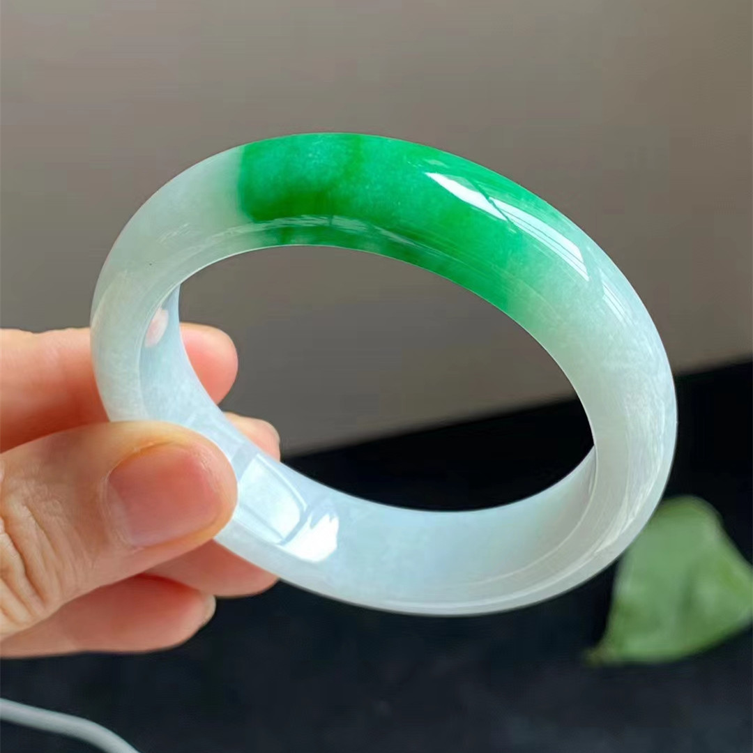 翡翠水的主要成分,翡翠水是啥意思