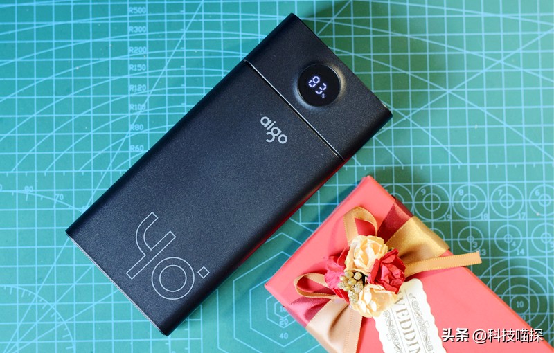 120w快充50000毫安充电宝测评,aigo移动电源快充版c40s