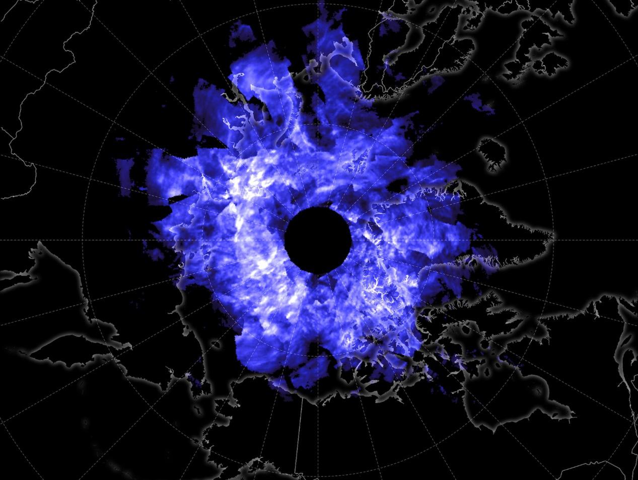 只出现在日落之后的夜光云，微小的冰晶解释了它为何是蓝色